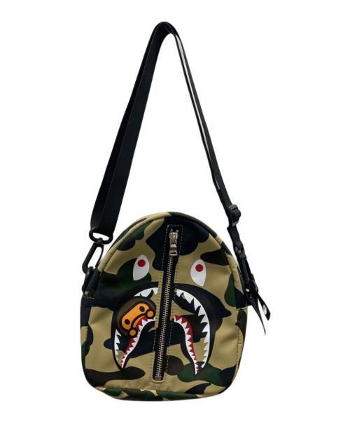 BAPE BY A BATHING APE（ベイプバイアベイシングエイプ）BAPE BY A BATHING APE (ベイプバイアベイシングエイプ) ショルダーバッグ/ABC CAMO MILO SHARK MINI SHOULDER BAG カーキの古着・服飾アイテム
