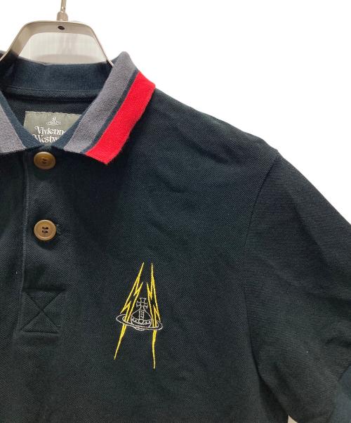 Vivienne Westwood man（ヴィヴィアン ウェストウッド マン）Vivienne Westwood man (ヴィヴィアン ウェストウッド マン) ラインオーブ刺繍ライトニング ポロシャツ ブラック サイズ:44の古着・服飾アイテム