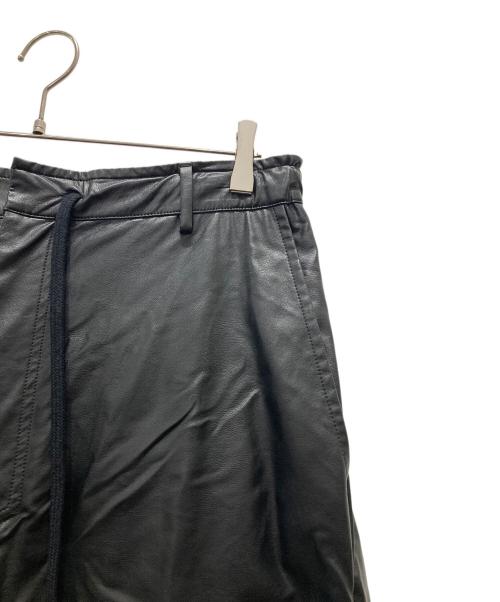 MM6 Maison Margiela（エムエムシックスメゾンマルジェラ）MM6 Maison Margiela (エムエムシックスメゾンマルジェラ) フェイクレザーパンツ ブラック サイズ:44の古着・服飾アイテム