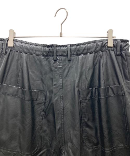MM6 Maison Margiela（エムエムシックスメゾンマルジェラ）MM6 Maison Margiela (エムエムシックスメゾンマルジェラ) フェイクレザーパンツ ブラック サイズ:44の古着・服飾アイテム