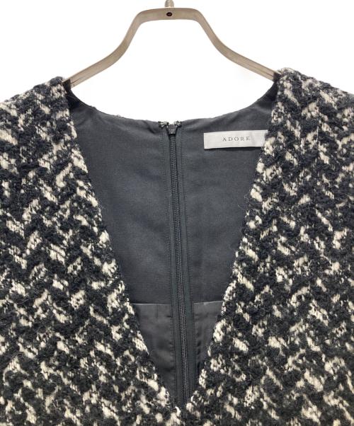 ADORE（アドーア）ADORE (アドーア) ヘリンボーンツイードノースリーブワンピース ブラック サイズ:38の古着・服飾アイテム