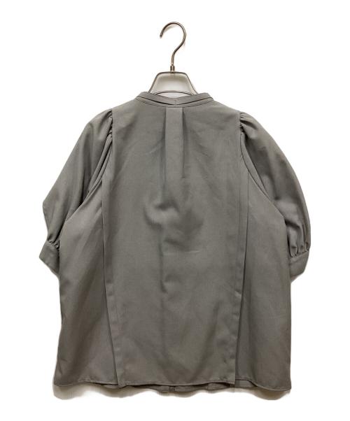 UNITED TOKYO（ユナイテッドトーキョー）UNITED TOKYO (ユナイテッドトーキョー) ショルダータイトボリュームブラウス グレー サイズ:FREEの古着・服飾アイテム