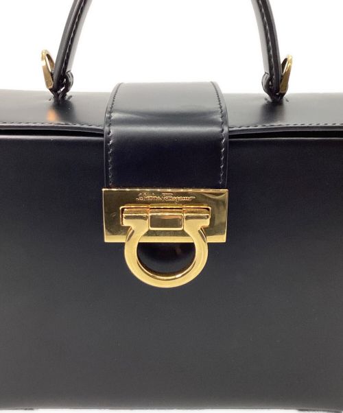 Salvatore Ferragamo（サルヴァトーレ フェラガモ）Salvatore Ferragamo (サルヴァトーレ フェラガモ) TRIFOLIO BOX BAG ブラックの古着・服飾アイテム