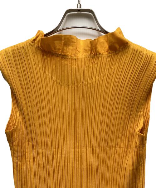 ISSEY MIYAKE WHITE LABEL（イッセイミヤケホワイトレーベル）ISSEY MIYAKE WHITE LABEL (イッセイミヤケホワイトレーベル) ノースリーブブラウス イエロー サイズ:２の古着・服飾アイテム
