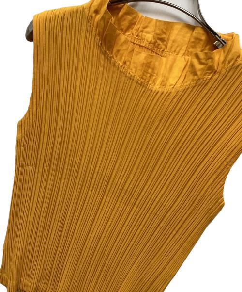 ISSEY MIYAKE WHITE LABEL（イッセイミヤケホワイトレーベル）ISSEY MIYAKE WHITE LABEL (イッセイミヤケホワイトレーベル) ノースリーブブラウス イエロー サイズ:２の古着・服飾アイテム