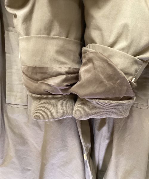 YAECA（ヤエカ）YAECA (ヤエカ) 中綿ライナー付ステンカラーコート ベージュ サイズ:Lの古着・服飾アイテム