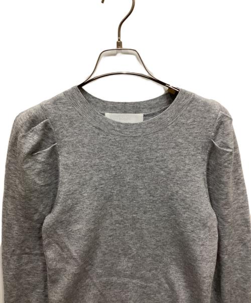 NOLLEY'S sophi（ノーリーズソフィー）NOLLEY'S sophi (ノーリーズソフィー) 袖口パールクルーネックプルオーバーニット グレー サイズ:38の古着・服飾アイテム
