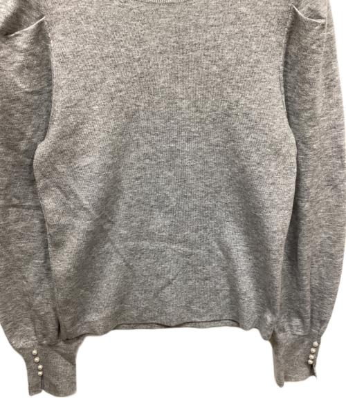 NOLLEY'S sophi（ノーリーズソフィー）NOLLEY'S sophi (ノーリーズソフィー) 袖口パールクルーネックプルオーバーニット グレー サイズ:38の古着・服飾アイテム