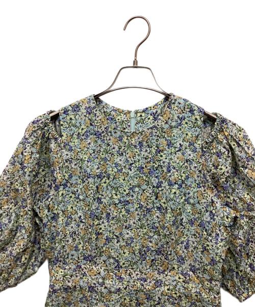 La boutique BonBon（ラブティックボンボン）La boutique BonBon (ラブティックボンボン) 小花プリントスリットショルダーワンピース グリーン サイズ:36の古着・服飾アイテム