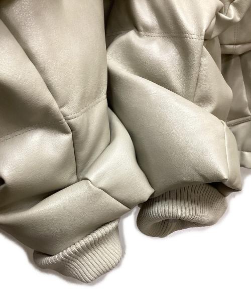 EMODA（エモダ）EMODA (エモダ) フェイクレザーショートダウン ベージュ サイズ:FREEの古着・服飾アイテム