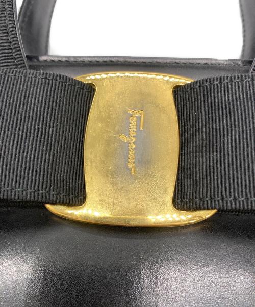 Salvatore Ferragamo（サルヴァトーレ フェラガモ）Salvatore Ferragamo (サルヴァトーレ フェラガモ) ヴァラリボンハンドバッグ ブラックの古着・服飾アイテム