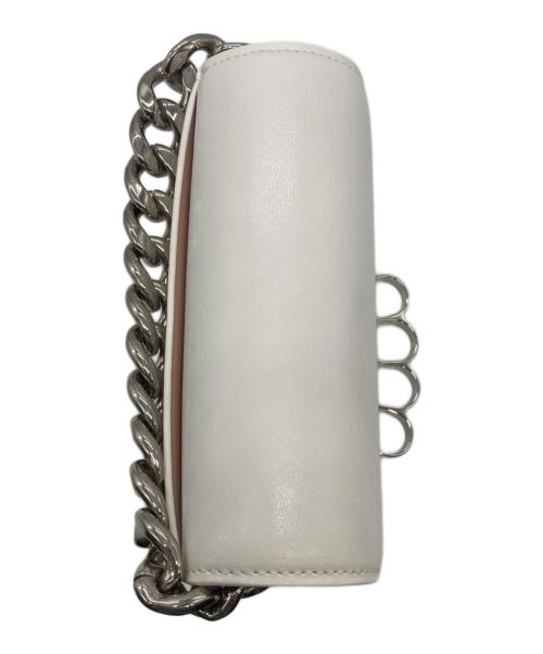 ALEXANDER McQUEEN（アレキサンダーマックイーン）ALEXANDER McQUEEN (アレキサンダーマックイーン) ミニフォーリングチェーンバッグ ホワイトの古着・服飾アイテム