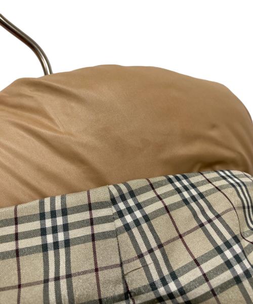 BURBERRY BLUE LABEL（バーバリーロンドンブルーレーベル）BURBERRY BLUE LABEL (バーバリーロンドンブルーレーベル) ラクーンファー裏ノバチェックダウンジャケット ベージュ サイズ:40の古着・服飾アイテム