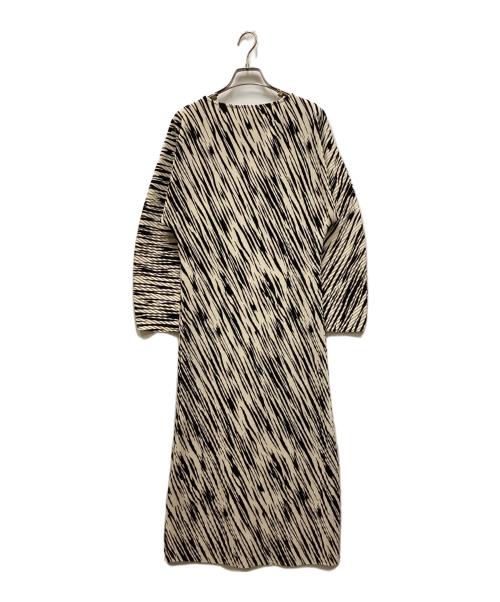 COS（コス）COS (コス) プリーツゼブラワンピース ホワイト サイズ:XS 未使用品の古着・服飾アイテム
