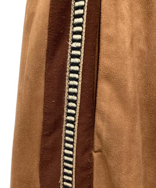 SASQUATCHfabrix.（サスクワッチファブリックス）SASQUATCHfabrix. (サスクワッチファブリックス) FAUX SUEDE FLARE SILHOUETTE TRACK PANTS/フェイクスウェードフレアシルエットトラックパンツ ブラウン サイズ:XLの古着・服飾アイテム