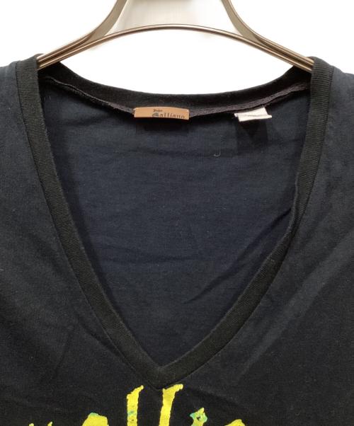 JOHN GALLIANO（ジョンガリアーノ）JOHN GALLIANO (ジョンガリアーノ) ジョンガリアーノ本人プリントTシャツ ブラック サイズ:Mの古着・服飾アイテム