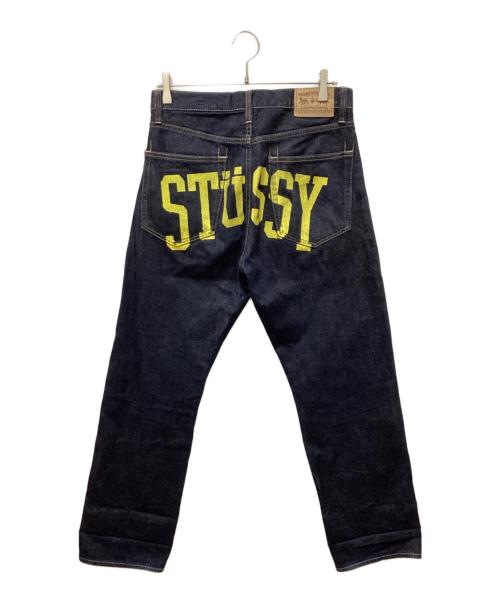 stussy（ステューシー）stussy (ステューシー) バックロゴペイントデニムパンツ インディゴ サイズ:30の古着・服飾アイテム