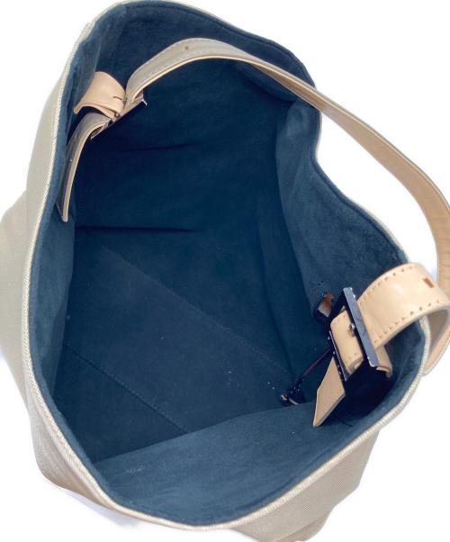 GIVENCHY（ジバンシィ）GIVENCHY (ジバンシィ) 4Gロゴナイロンショルダーバッグ ベージュの古着・服飾アイテム