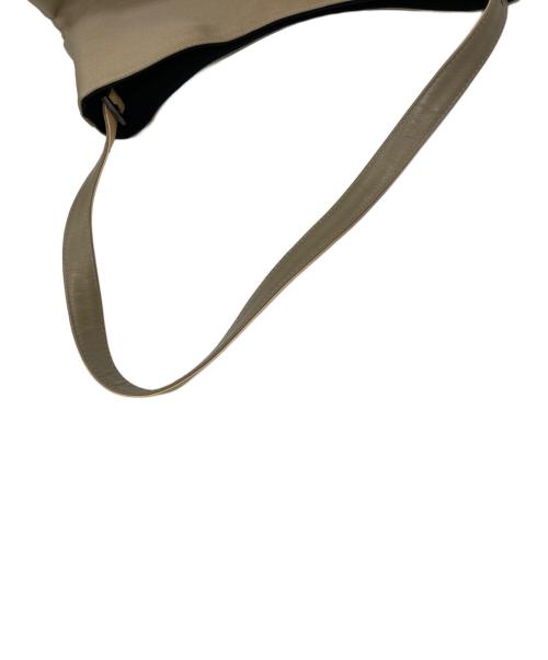 GIVENCHY（ジバンシィ）GIVENCHY (ジバンシィ) 4Gロゴナイロンショルダーバッグ ベージュの古着・服飾アイテム