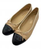 CHANELシャネル）の古着「ココマーク2トーンパンプス」｜ベージュ