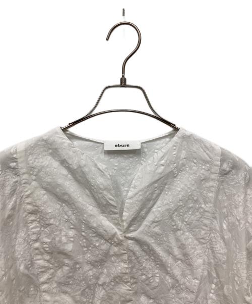 ebure（エブール）ebure (エブール) ピグメントフラワープリントパフスリーブブラウス ホワイト サイズ:36の古着・服飾アイテム