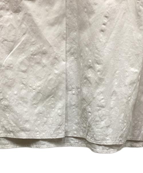 ebure（エブール）ebure (エブール) ピグメントフラワープリントパフスリーブブラウス ホワイト サイズ:36の古着・服飾アイテム