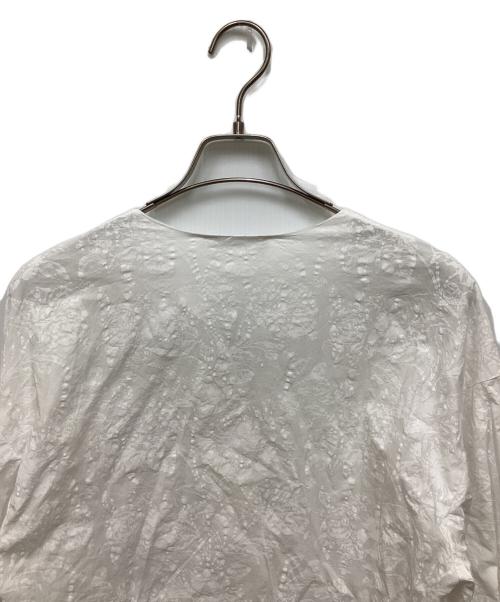 ebure（エブール）ebure (エブール) ピグメントフラワープリントパフスリーブブラウス ホワイト サイズ:36の古着・服飾アイテム