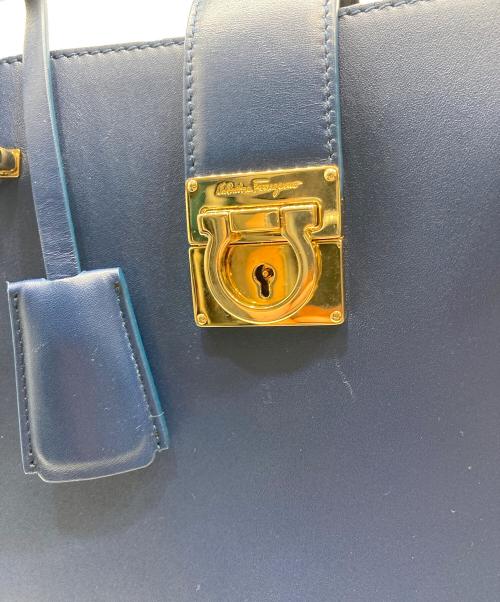 Salvatore Ferragamo（サルヴァトーレ フェラガモ）Salvatore Ferragamo (サルヴァトーレ フェラガモ) ハンドバッグ ジュリエット ブルーの古着・服飾アイテム