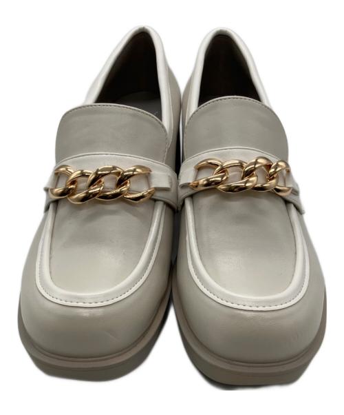 あしながおじさん（アシナガオジサン）あしながおじさん (アシナガオジサン) 厚底チェーンローファー ホワイト サイズ:24.5の古着・服飾アイテム