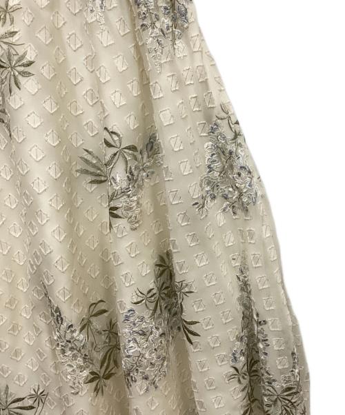 GRACE CONTINENTAL（（グレースコンチネンタル）GRACE CONTINENTAL (（グレースコンチネンタル) フラワー刺繍フレアニットワンピ ホワイト サイズ:36の古着・服飾アイテム