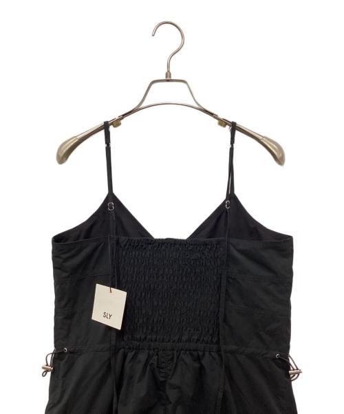 SLY（スライ）SLY (スライ) FRONT ZIP GATHER CAMI/フロントジップギャザーキャミ ブラック サイズ:FREE 未使用品の古着・服飾アイテム