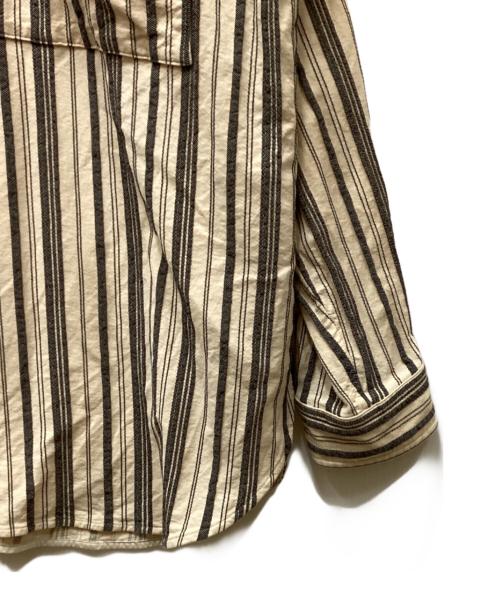 KAZUYUKI KUMAGAI ATTACHMENT（カズユキクマガイ アタッチメント）KAZUYUKI KUMAGAI ATTACHMENT (カズユキクマガイ アタッチメント) Cu C Random stripe Side slits L S shirt ベージュ サイズ:1の古着・服飾アイテム