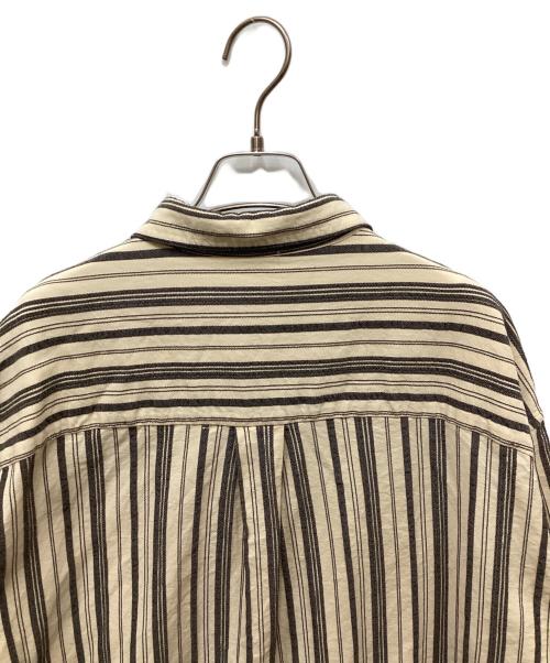 KAZUYUKI KUMAGAI ATTACHMENT（カズユキクマガイ アタッチメント）KAZUYUKI KUMAGAI ATTACHMENT (カズユキクマガイ アタッチメント) Cu C Random stripe Side slits L S shirt ベージュ サイズ:1の古着・服飾アイテム