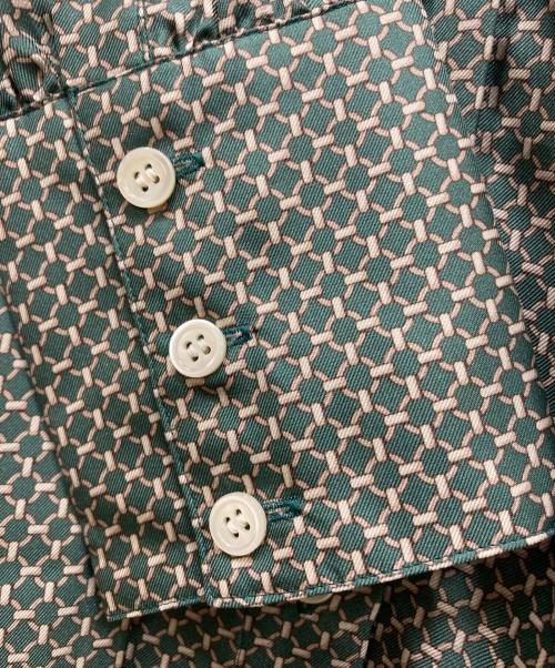 23区 R(アール)（23ク アール）23区 R(アール) (23ク アール) シルクボウタイブラウス グリーン サイズ:size38 未使用品の古着・服飾アイテム