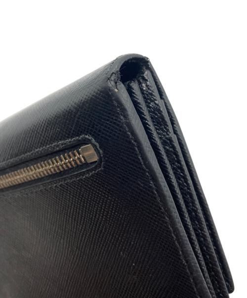 PRADA（プラダ）PRADA (プラダ) ロゴプレートサフィアーノ長財布 ブラックの古着・服飾アイテム