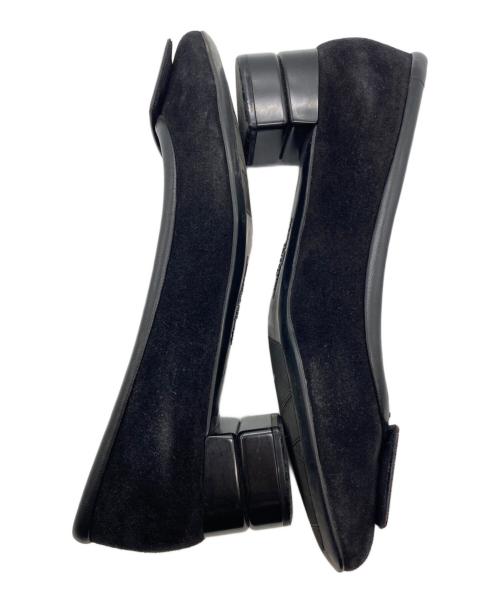 Salvatore Ferragamo（サルヴァトーレ フェラガモ）Salvatore Ferragamo (サルヴァトーレ フェラガモ) スエードローヒールパンプス ブラック サイズ:7.5の古着・服飾アイテム