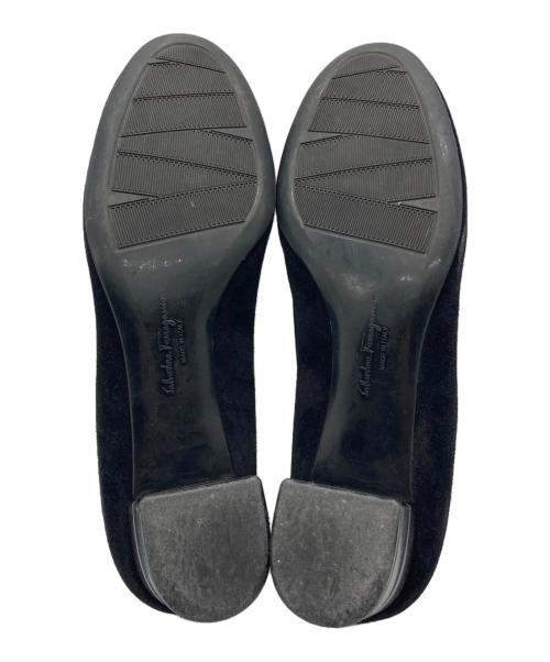 Salvatore Ferragamo（サルヴァトーレ フェラガモ）Salvatore Ferragamo (サルヴァトーレ フェラガモ) スエードローヒールパンプス ブラック サイズ:7.5の古着・服飾アイテム