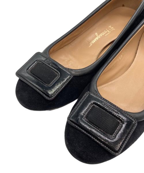 Salvatore Ferragamo（サルヴァトーレ フェラガモ）Salvatore Ferragamo (サルヴァトーレ フェラガモ) スエードローヒールパンプス ブラック サイズ:7.5の古着・服飾アイテム