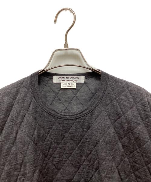 COMME des GARCONS COMME des GARCONS（コムデギャルソン コムデギャルソン）COMME des GARCONS COMME des GARCONS (コムデギャルソン コムデギャルソン) AD2014キルティング×シアードッキングTシャツ グレー サイズ:XSの古着・服飾アイテム
