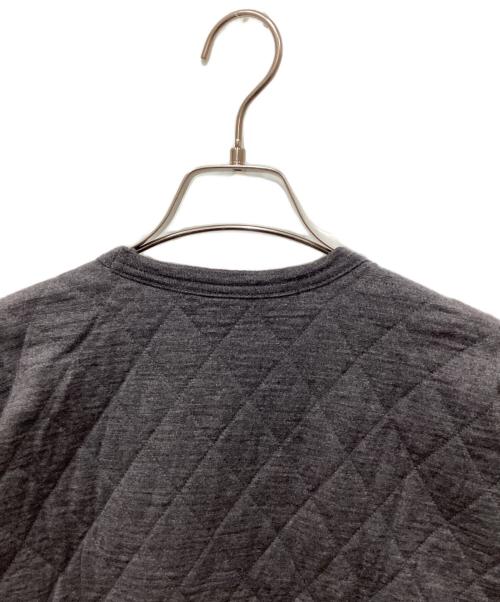 COMME des GARCONS COMME des GARCONS（コムデギャルソン コムデギャルソン）COMME des GARCONS COMME des GARCONS (コムデギャルソン コムデギャルソン) AD2014キルティング×シアードッキングTシャツ グレー サイズ:XSの古着・服飾アイテム