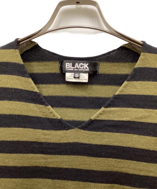 BLACK COMME des GARCONS（ブラックコムデギャルソン）BLACK COMME des GARCONS (ブラックコムデギャルソン) Vネックボーダーニット カーキ サイズ:Sの古着・服飾アイテム