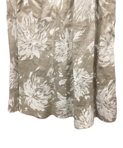 ebure（エブール）ebure (エブール) フラワープリントタックフレアスカート ベージュ サイズ:36の古着・服飾アイテム