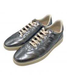 Salvatore Ferragamo（サルヴァトーレ フェラガモ）の古着「メタリックスニーカー」｜シルバー