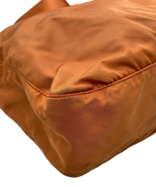 PRADA（プラダ）PRADA (プラダ) トライアングルロゴナイロンショルダーバッグ オレンジの古着・服飾アイテム