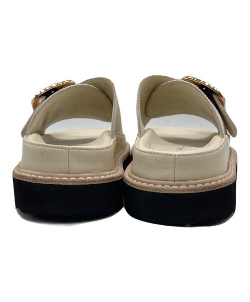 MOHI（モヒ）MOHI (モヒ) SLOBE別注バックルサンダル ホワイト サイズ:36の古着・服飾アイテム