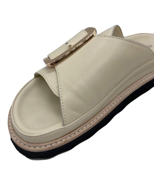 MOHI（モヒ）MOHI (モヒ) SLOBE別注バックルサンダル ホワイト サイズ:36の古着・服飾アイテム