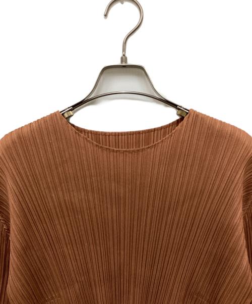 PLEATS PLEASE（プリーツプリーズ）PLEATS PLEASE (プリーツプリーズ) 半袖プリーツカットソー ベージュ サイズ:3の古着・服飾アイテム
