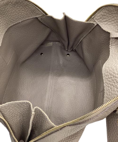 IACUCCI（イアクッチ）IACUCCI (イアクッチ) レザーハンドバッグ ベージュの古着・服飾アイテム