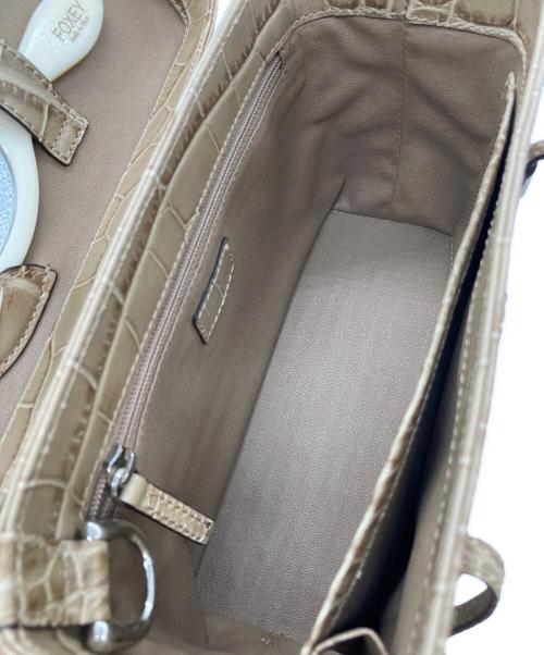 FOXEY NEWYORK（フォクシーニューヨーク）FOXEY NEWYORK (フォクシーニューヨーク) 型押し2WAYバニティバッグ ベージュの古着・服飾アイテム