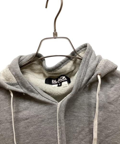 BLACK COMME des GARCONS（ブラックコムデギャルソン）BLACK COMME des GARCONS (ブラックコムデギャルソン) 変形短丈パーカー グレー サイズ:Sの古着・服飾アイテム